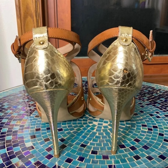 (SOLD) Guess Heels - Picture 6 of 12